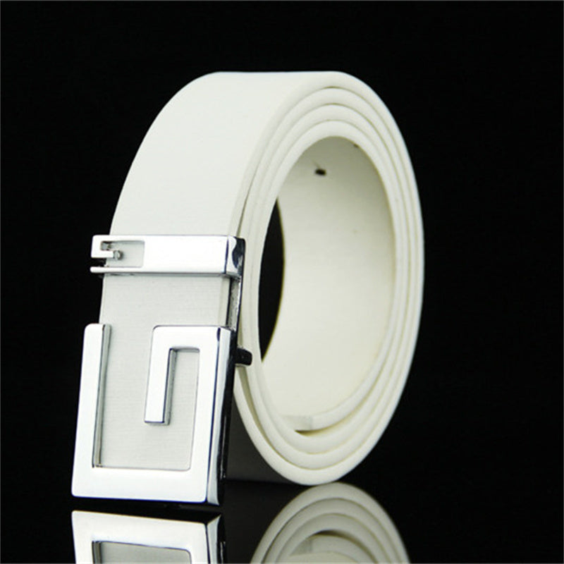 White fashionable smooth buckle belt with a modern silver G-shaped buckle, ideal for both men and women.