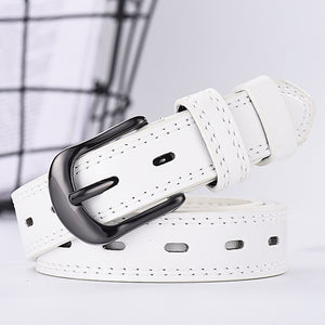 White slim unisex belt with hollow-out detailing and matching stitching, ideal for Korean-style fashion and light-toned outfits.